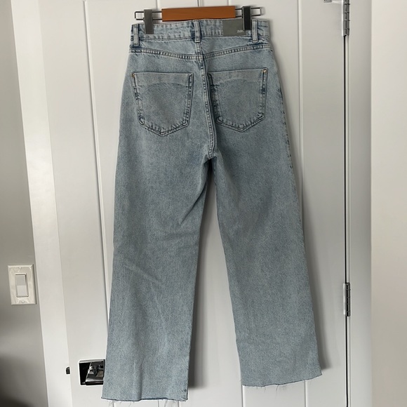 ZARA Light Washed, Wide Leg Jeans - Picture 2 of 3